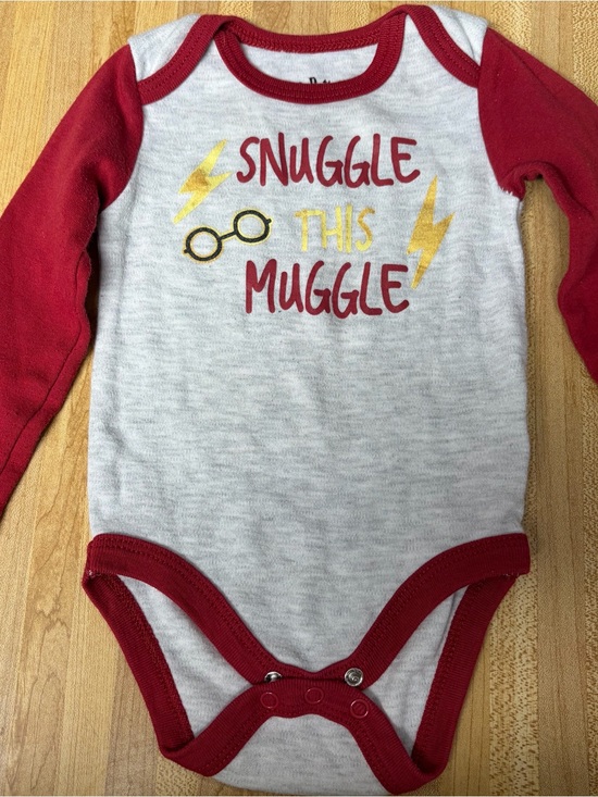 Wizarding World Of Harry Potter Other - Red & Heather Gray "Snuggle This Muggle" Baby One-Piece Bodysuit